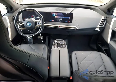 2024 BMW Ix xDrive50 z USA, uszkodzony, nr VIN WB523CF01RCP94121